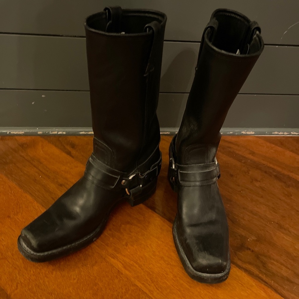 Women’s Frye Harness 12R boot unlined rubber outsole 1 3/4” heel height